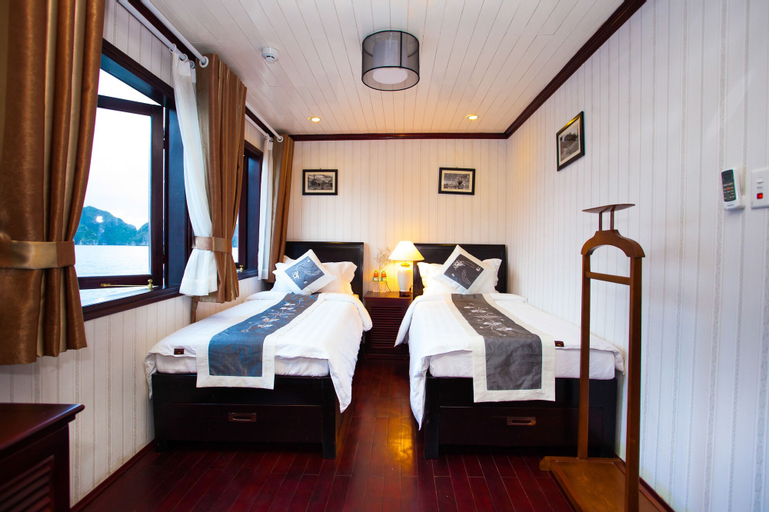 Halong Phoenix Cruiser, Hạ Long