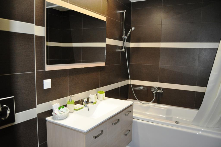 Bathroom 5, Apollon Hotel, Peloponnese