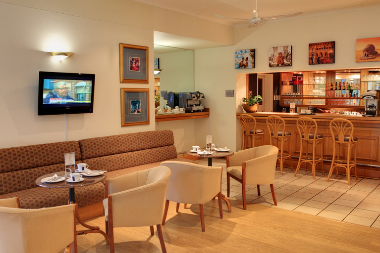 Food & Drinks 5, Premier Express Inn George, Eden
