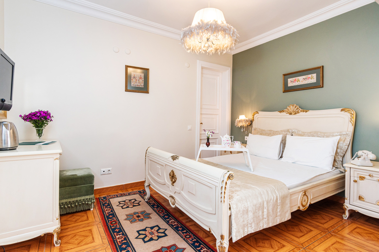 Bedroom 3, Alzer, Fatih