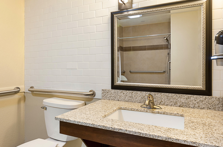 Bathroom 4, Quality Inn Batesville, Panola