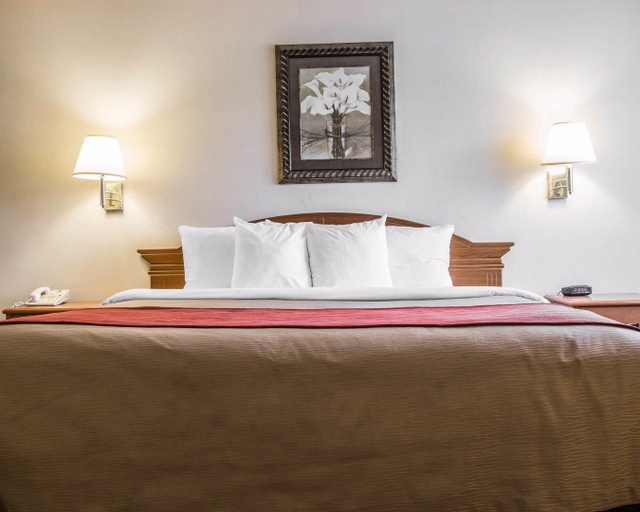 Bedroom 3, Baymont by Wyndham Flint Airport North, Genesee