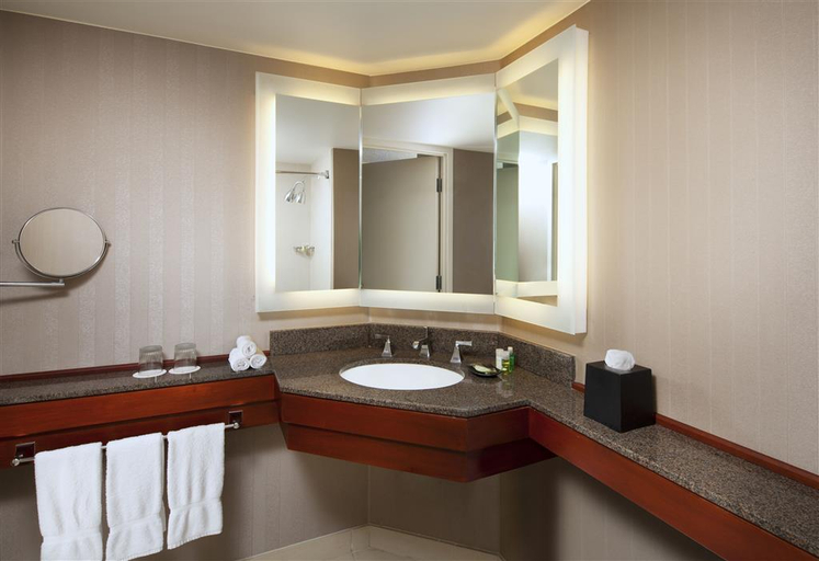 Bathroom 4, The Westin Long Beach, Los Angeles