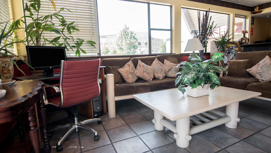 Public Area 2, Super 8 by Wyndham Albuquerque Downtown, Bernalillo