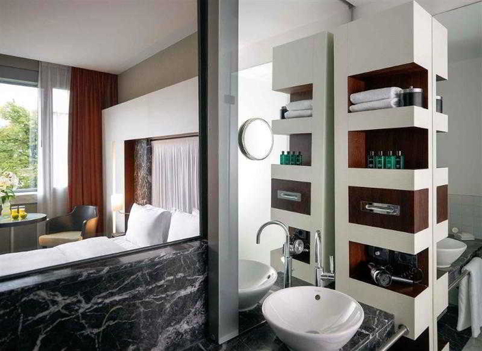 Bathroom 4, Hotel Luc, Autograph Collection, Berlin