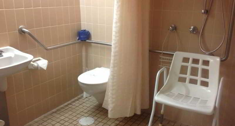 Bathroom 4, Charbonnier, Singleton