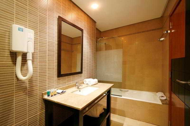 Bathroom 4, Jade, Baleares