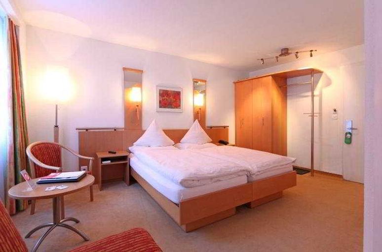 Bedroom 2, Turm Hotel Grächerhof, Visp
