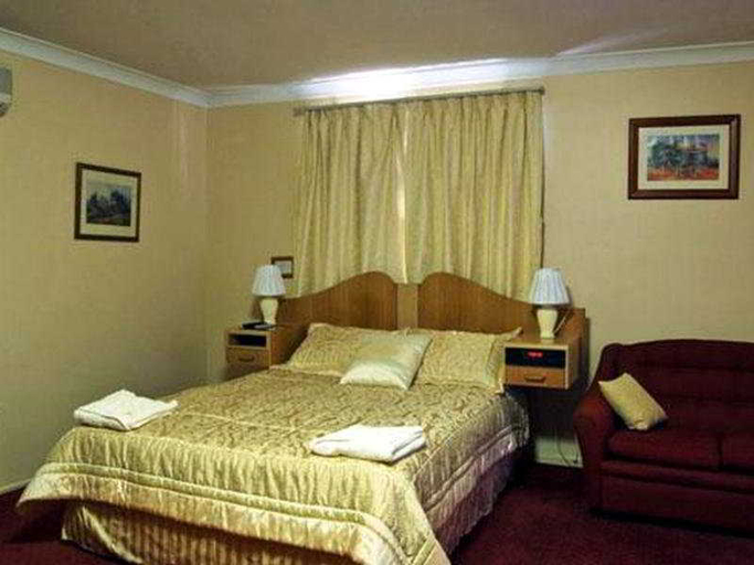Bedroom 3, Centrepoint Motor Inn, Rockhampton