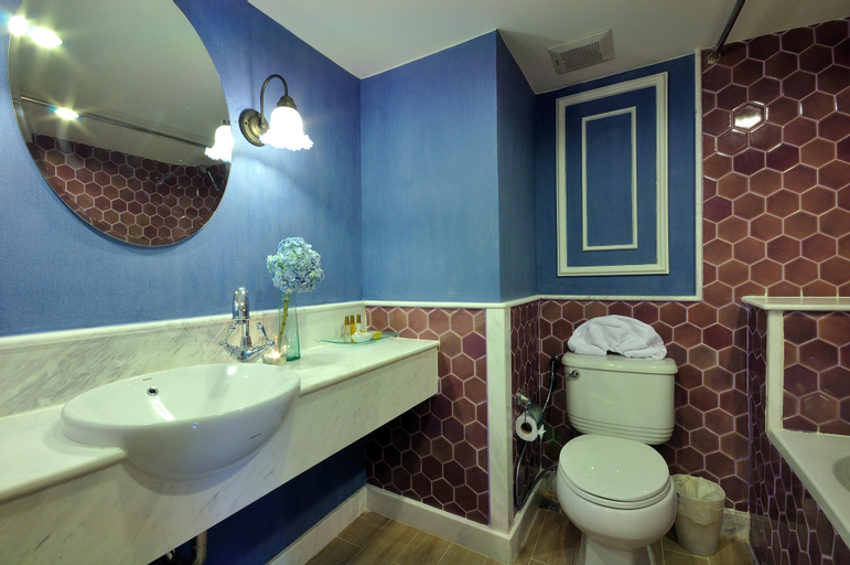 Bathroom 12