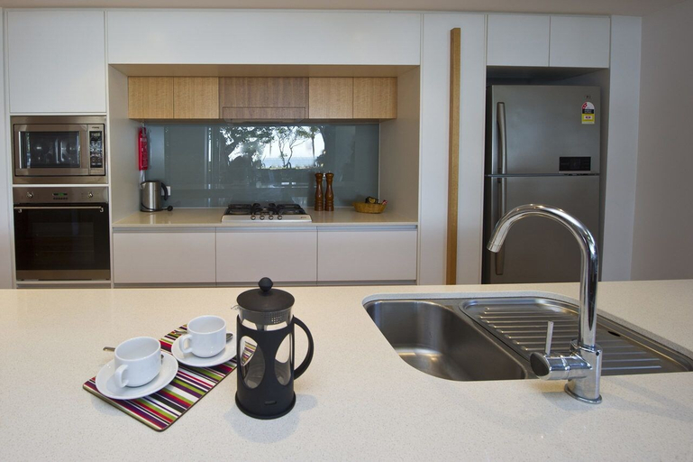 Others 4, Maggies Beachfront Apt. 1, Magnetic Island