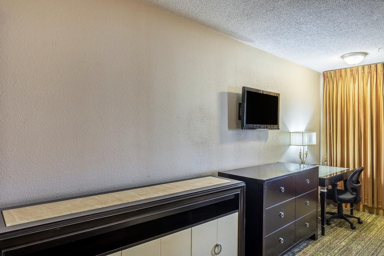 Bedroom 4, Econo Lodge, Fresno