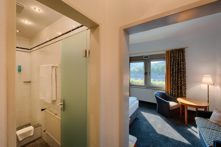 Bedroom 4, Hotel & Restaurant Walfisch, Würzburg