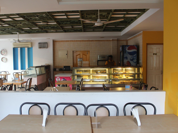 Food & Drinks 5, Abad Fort, Ernakulam