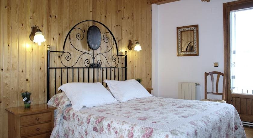 Bedroom 3, San Marsial Benasque Apart Hotel, Huesca