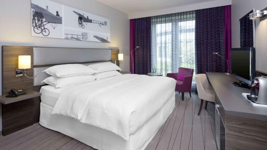 Bedroom 2, Sheraton Düsseldorf Airport, Düsseldorf