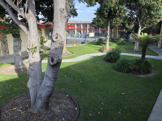 Econo Lodge  Inn & Suites Oakland Airport, Alameda