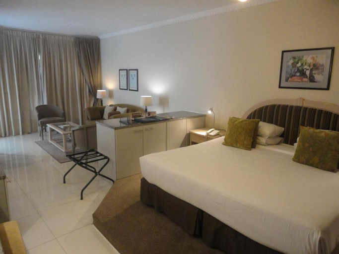 Bedroom 3, The Peninsula All Suite Hotel, City of Cape Town