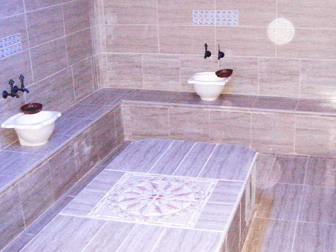 Bathroom 5, Lapida Hotel