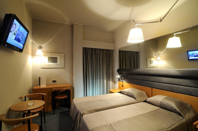 Bedroom, Maniatis Hotel, Peloponnese