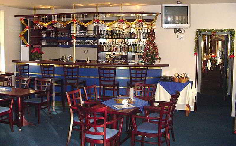 Food & Drinks 5, Botel Racek, Praha 5