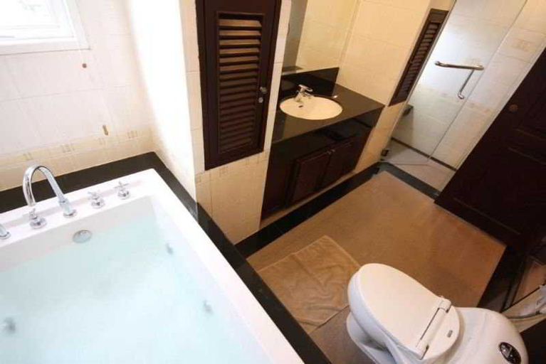 Bathroom 5, LK Royal Suite Pattaya, Pattaya