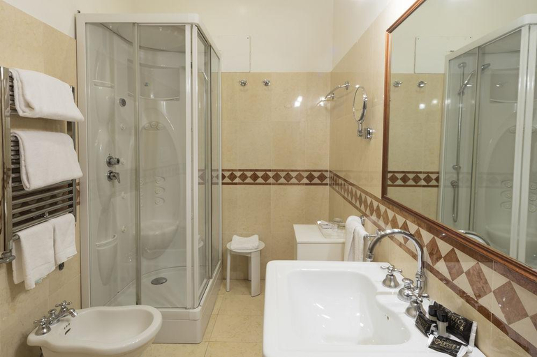 Bathroom 5, Al Ponte Dei Sospiri Junior Suites, Venezia