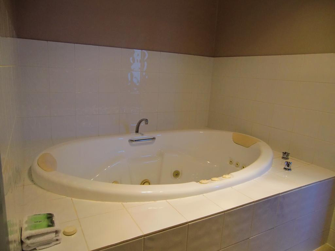 Bathroom 4, Bairnsdale Kansas City Motel, E. Gippsland - Bairnsdale