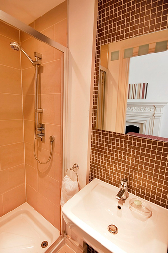 Bathroom 4, The Cleveland Hotel, London