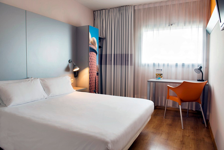 Bedroom 4, B&B Hotel Figueres, Girona