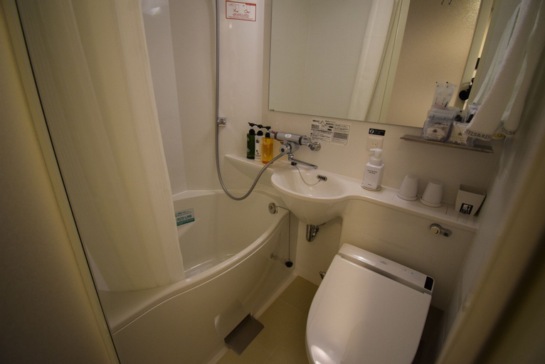 Bathroom 16
