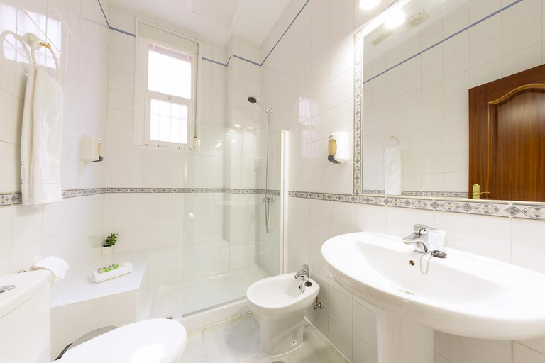 Bathroom 4, Leflet Gran Avenida, Sevilla