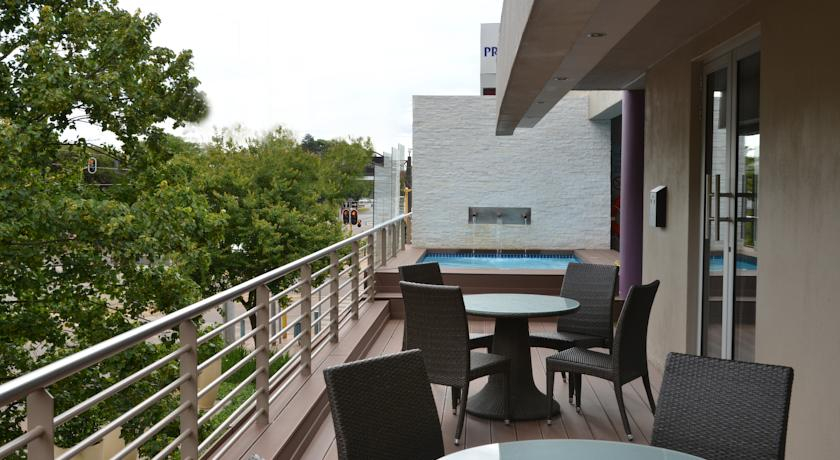 Exterior & Views