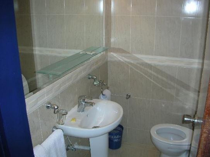 Bathroom, Tarik, Tanger-Assilah
