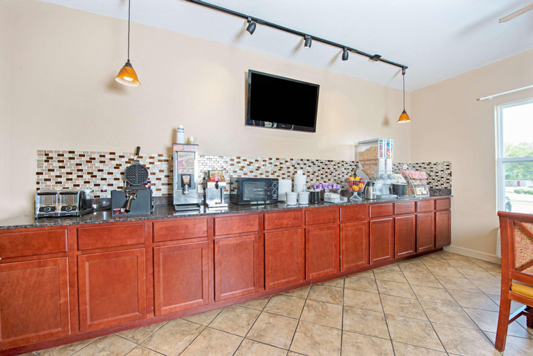 Super 8 by Wyndham St. Louis Airport, Saint Louis