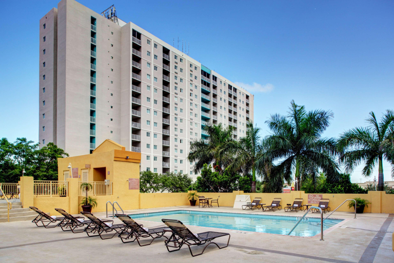 Exterior & Views 2, Hampton Inn & Suites Miami-Airport South-Blue Lagoon, Miami-Dade