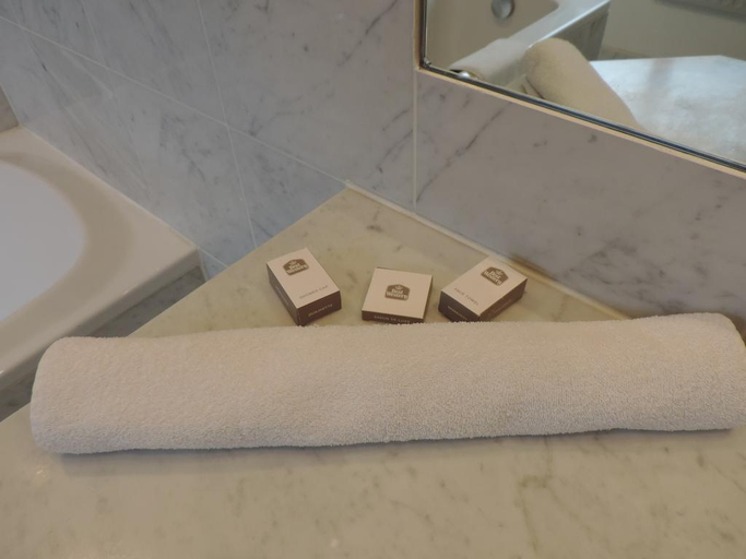 Bathroom 4, Cour St Georges, Oost-Vlaanderen