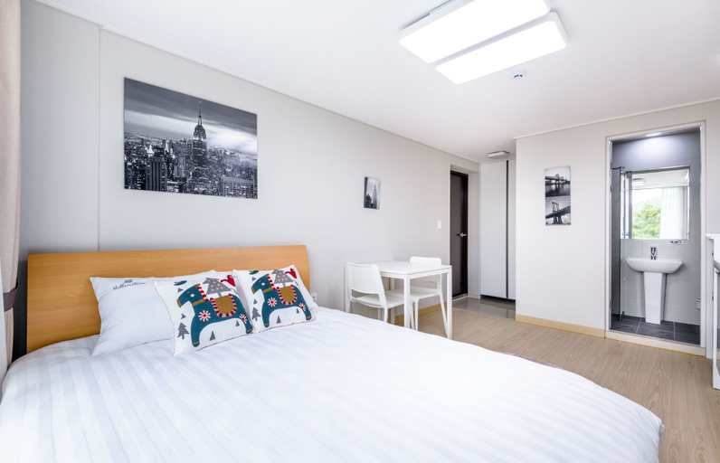 Bedroom 2, Because I like Jeju, Jeju