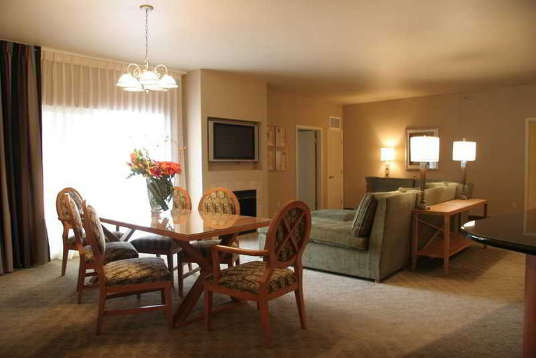 Bedroom 3, The Platinum Hotel, Clark