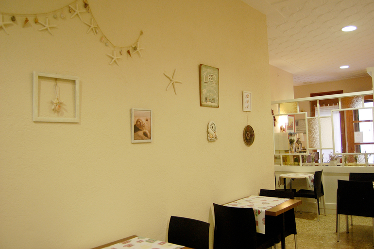 Others 4, Maeva, Girona