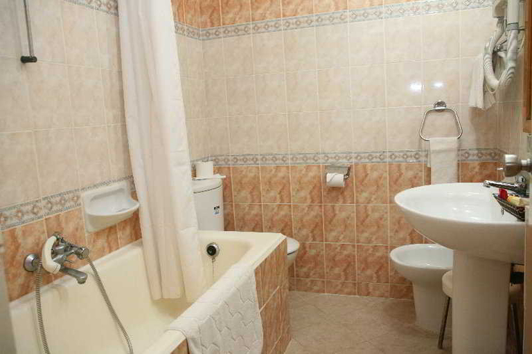 Bathroom 4, Residence Hammamet, Hammamet