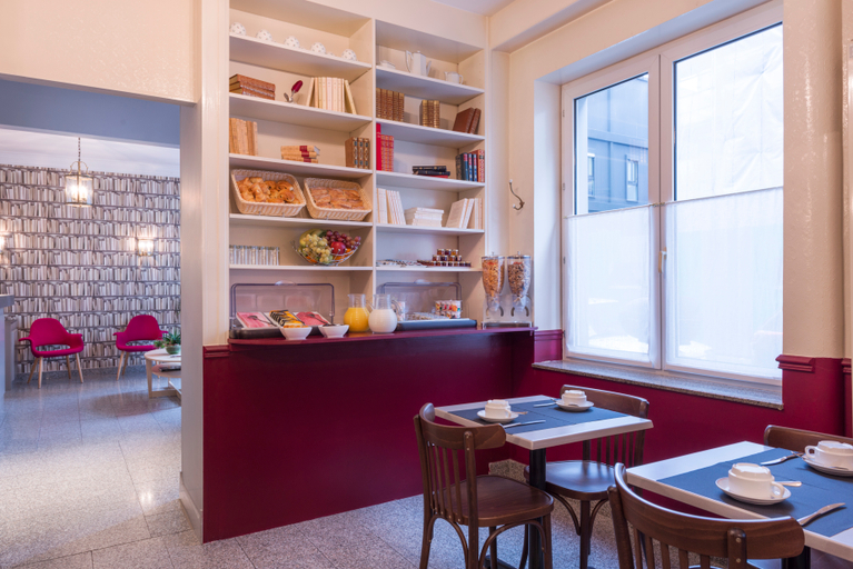 Others, Hôtel Des Ecrivains, Paris