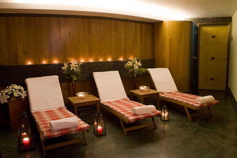 Others 5, Elite Hotel Dragos, Kartal
