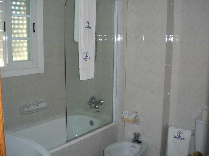 Bathroom 4, Hotel Ancora, Pontevedra