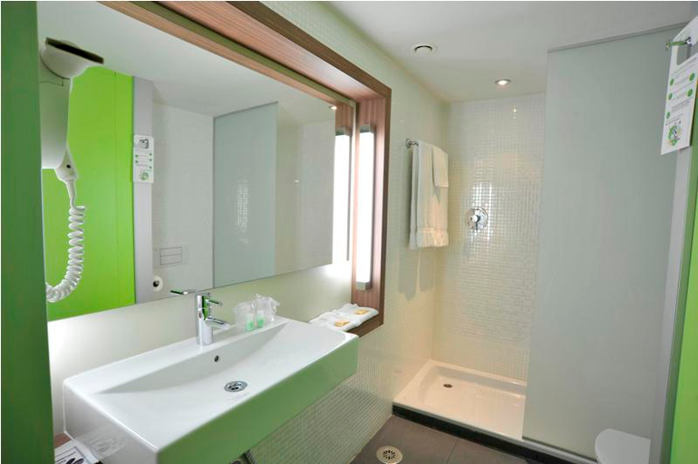 Bathroom 4, Travelodge Malaga Aeropuerto, Málaga