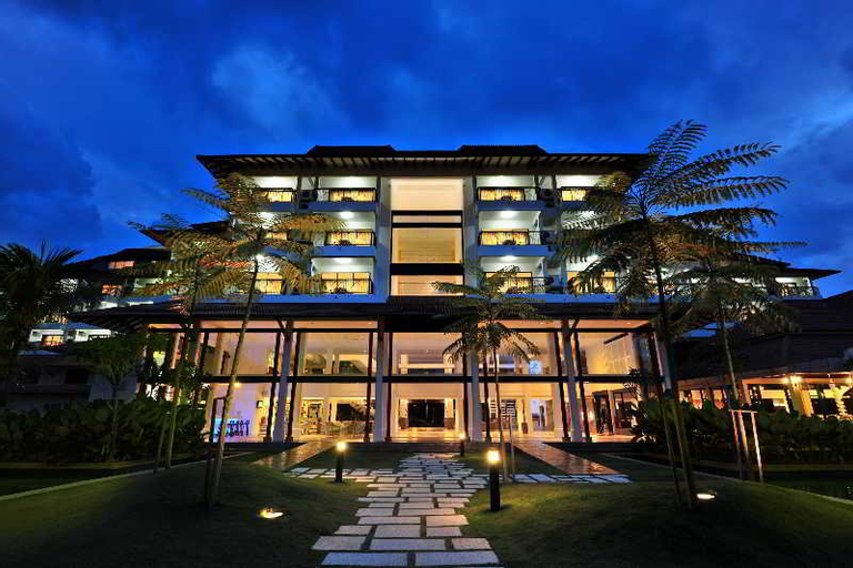 Exterior & Views
