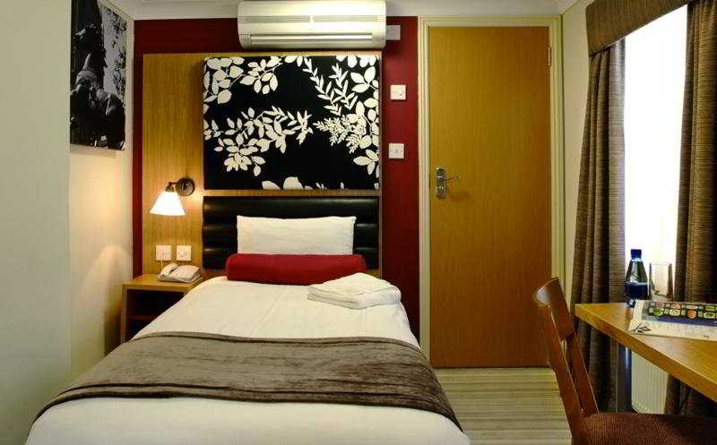 Bedroom 2, Astors, London