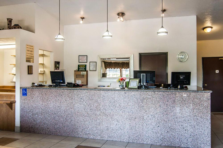 Public Area 2, Bridgeway Inn & Suites Portland Airport, Multnomah
