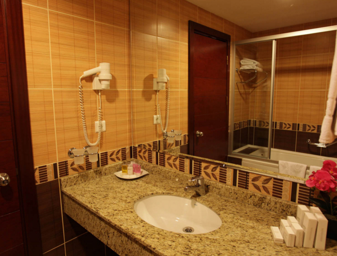 Bathroom 4, Nova Plaza Orion Hotel, Beyoğlu