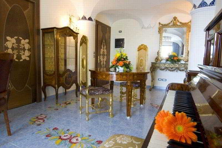 Public Area 4, Strand Hotel Terme Delfini, Napoli
